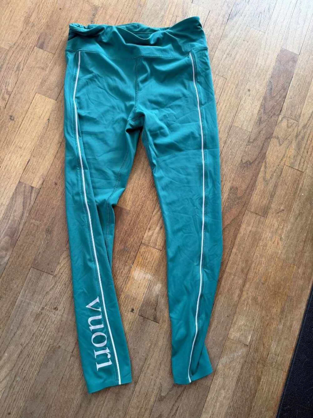 VUORI WOMENS RUN SPECTRA LEGGINGS IN IVY GREEN LOGO SZ MEDIUM